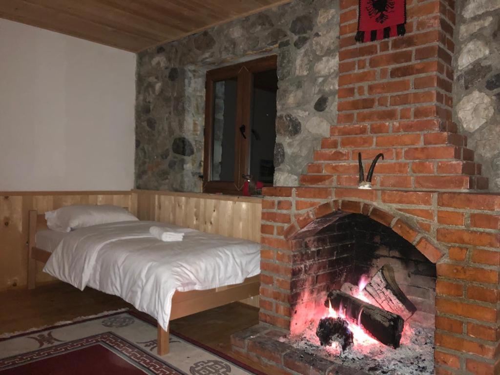 Guesthouse Rosi Kukaj Bagian luar foto